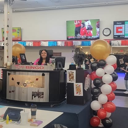 Classroom bingo event with balloon decorations